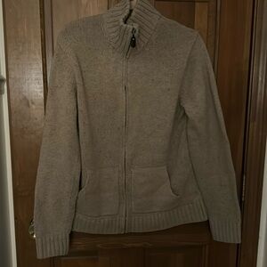 Men’s oatmeal GAP sweater.